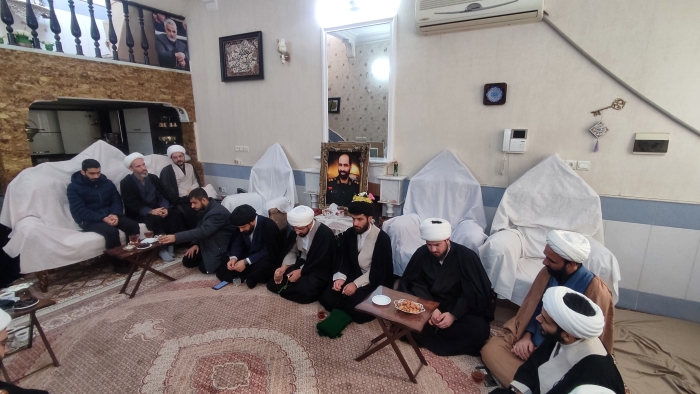 1404-10-24 دیدار با خانواده شهدا منزل شهید میثم سلگی 2