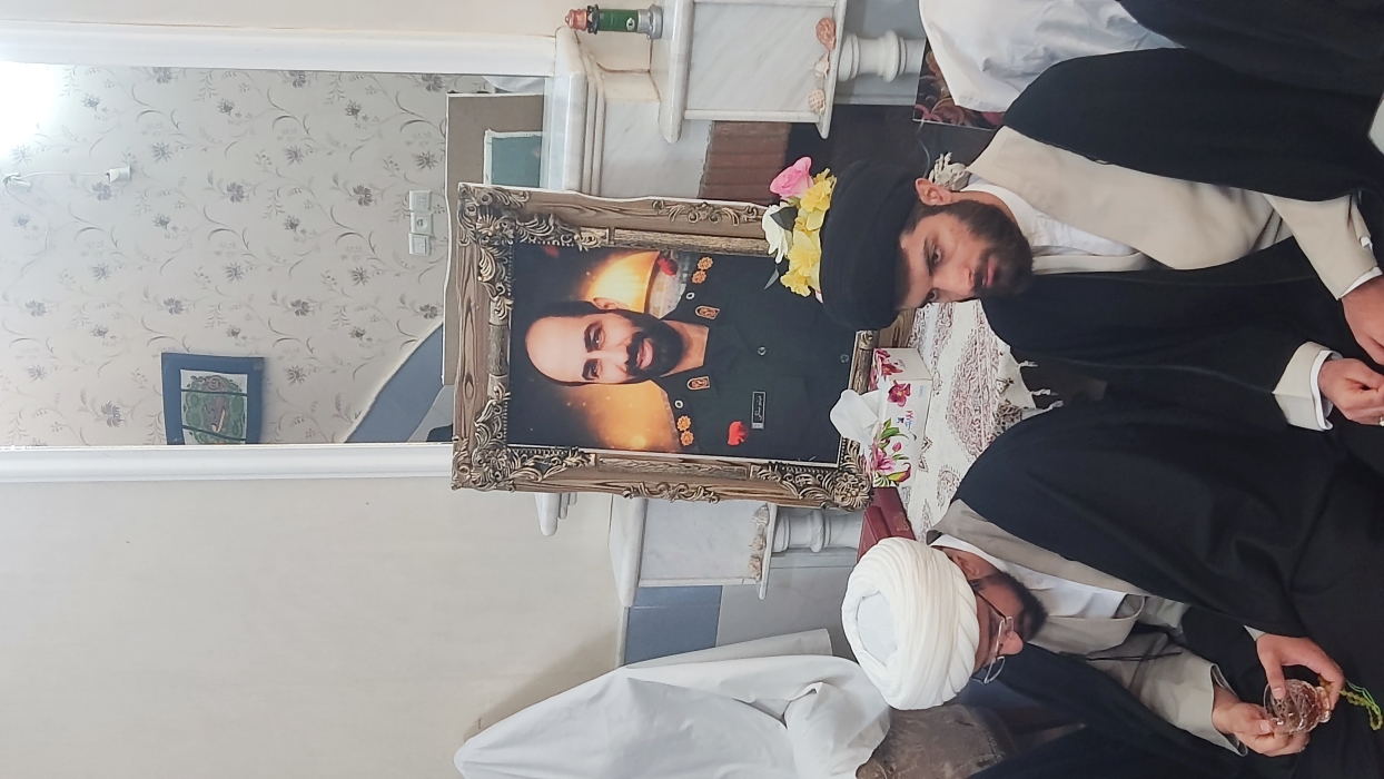 1404-10-24 دیدار با خانواده شهدا منزل شهید میثم سلگی 3