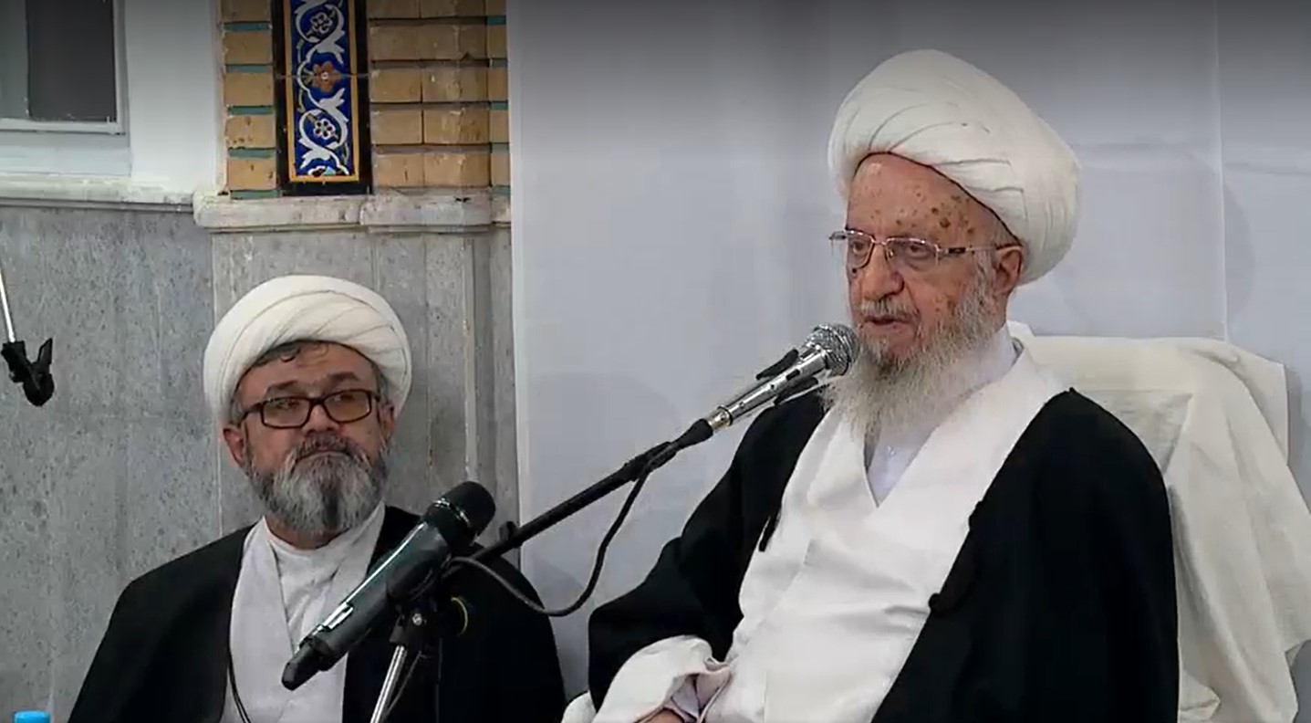 فیلم تشریف فرمایی حضرت آیت الله مکارم شیرازی «دام‌ظله‌العالی» در مراسم افتتاحیه مدرسه امام حسین «علیه‌السلام»